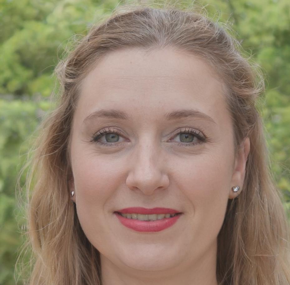 Sarah Vogelsang, Leiterin Bildungsprogramme bei lyrosent